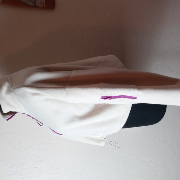 Forever 21 Cropped Sweatshirt - Picture 3 of 5